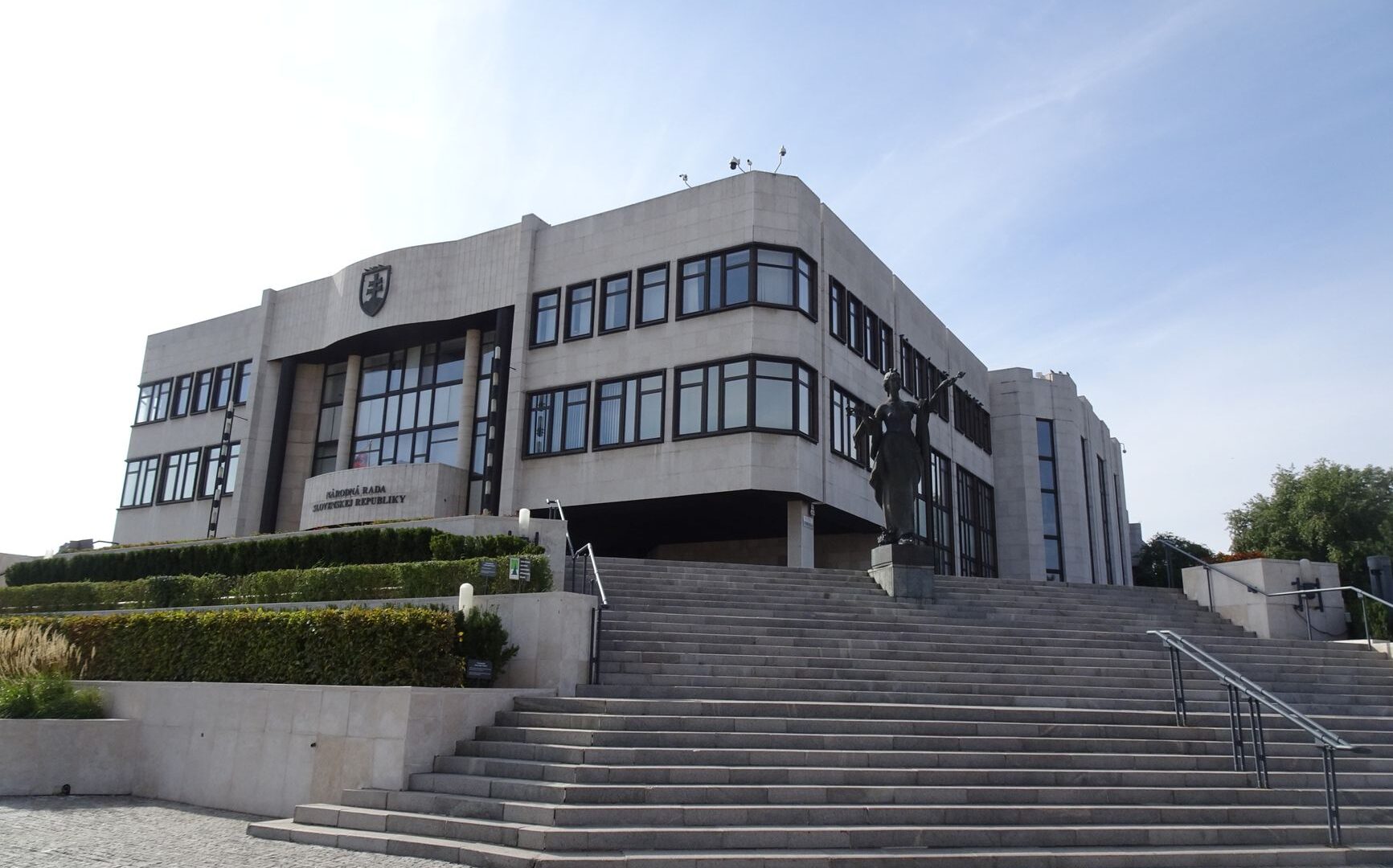 Politická neistota v krajine: Čo to znamená pre Utekáč a región Veporských vrchov?